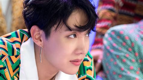 A Festa de J-Hope: Quando o Idol do BTS Decidiu Transformar Seul em um Gigante Carnaval!